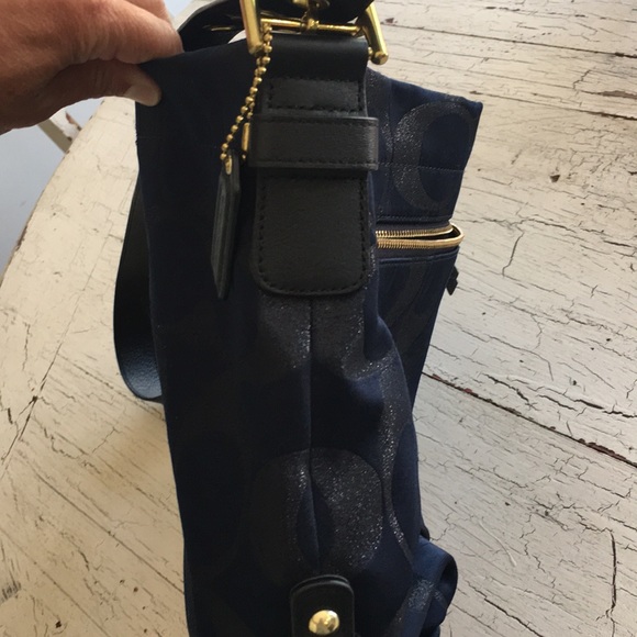 Coach Cross Body - Picture 3 of 5